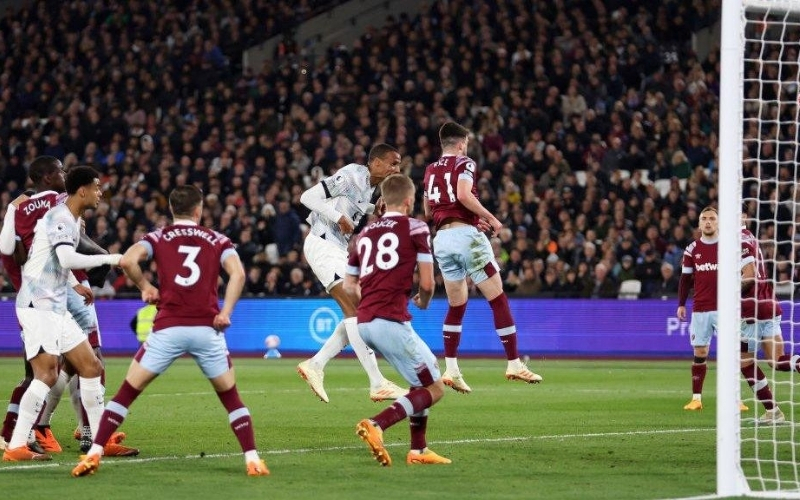 Chiến thuật đối đầu giữa hai đội