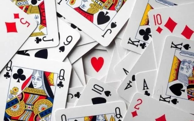 Bí mật đằng sau thiết kế của 52 lá bài Tây hiện đại