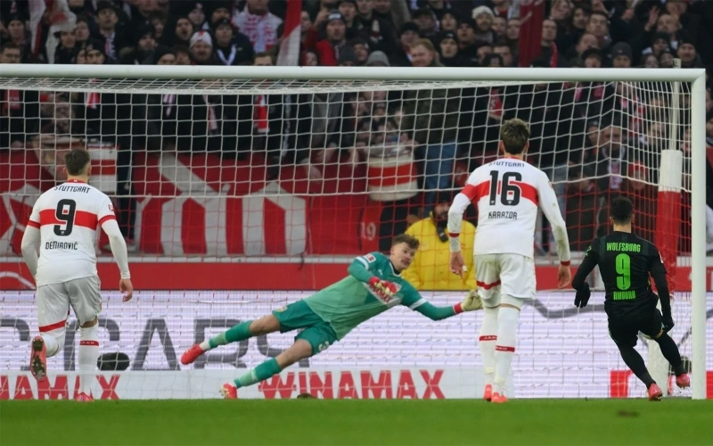 Stuttgart 4 : 0 Wolfsburg Wolfsburg: PHỦ ĐẦU HOÀN HẢO, THỔI LỬA VÀO CUỘC ĐUA TOP 4