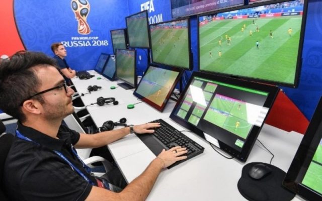 Tầm ảnh hưởng của công nghệ VAR đến bóng đá hiện đại