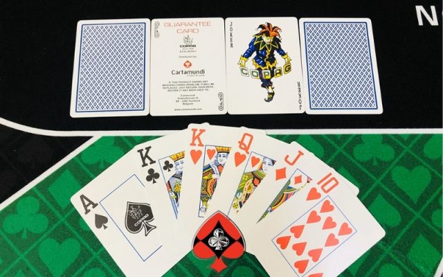 Tìm hiểu về các loại bài lá làm từ nhựa và giấy cao cấp