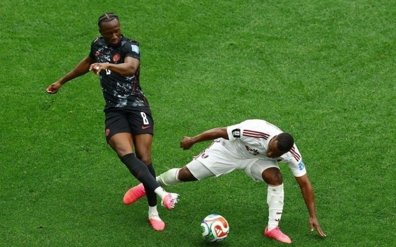Xu hướng hậu vệ biên ảo Phát kiến thay đổi bóng đá số