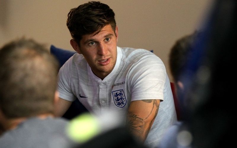 Góc nhìn chiến thuật về khả năng chỉ huy hàng thủ của John Stones