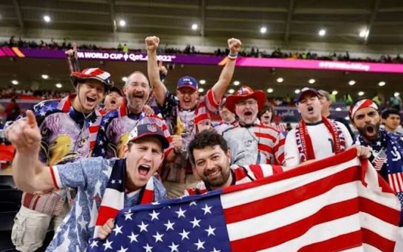 Những bài hát cổ động sôi động liên tục vang lên trên khán đài mùa World Cup 2026