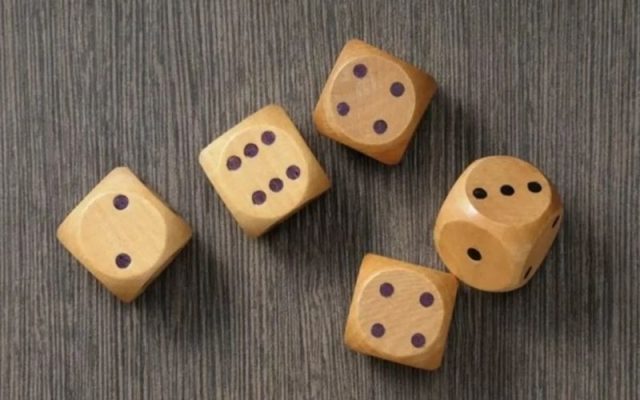 Trò Chơi Xúc Xắc Giải Mã Công Thức Xác Suất Cổ Điển
