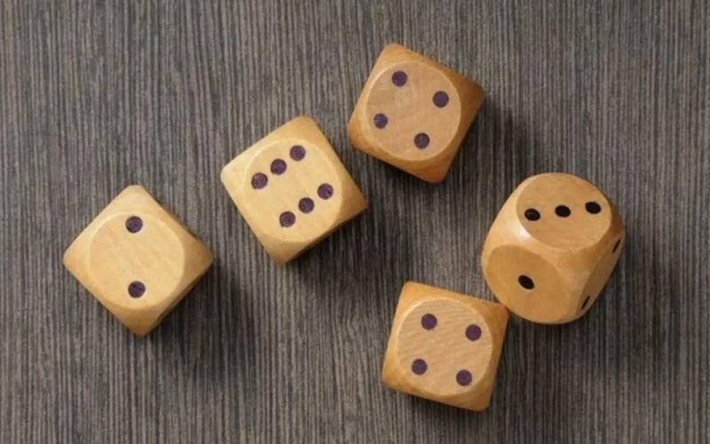 Trò Chơi Xúc Xắc Giải Mã Công Thức Xác Suất Cổ Điển