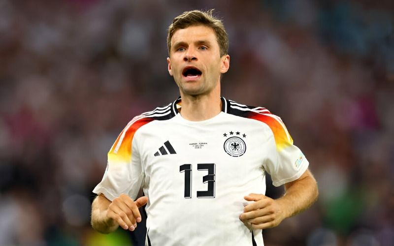 Vị trí Raumdeuter (Kẻ xâm nhập không gian) là gì Vai trò độc bản của Thomas Müller